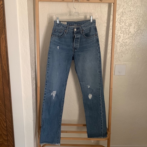 Levi’s 501 Original Straight Button Fly Distressed - Picture 2 of 9